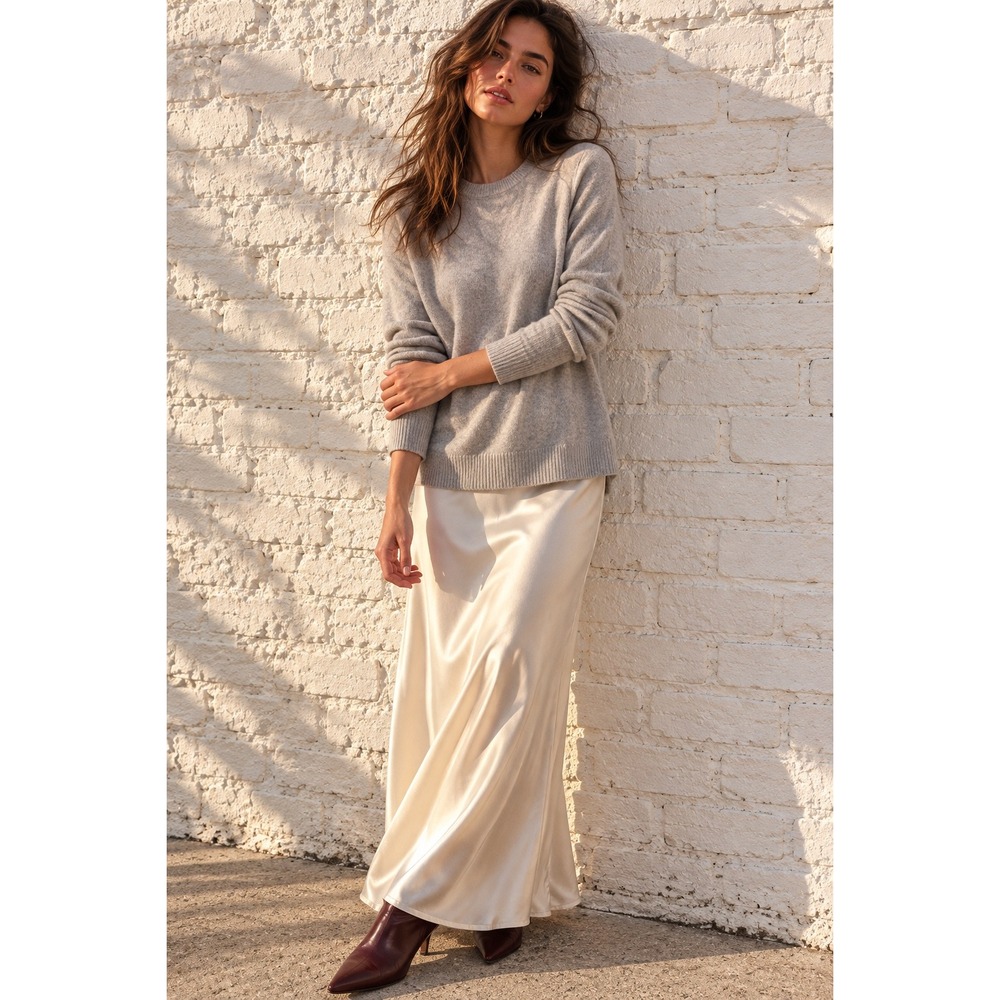 Theory Light Grey Cashmere Crewneck Sweater Minimalist Soft Lightweight Medium